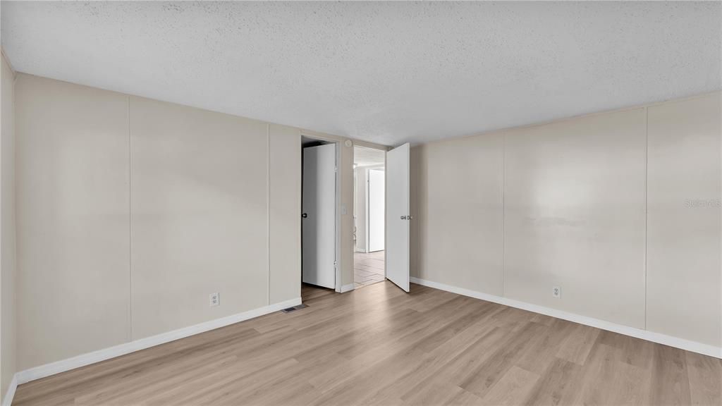 待售: $282,000 (4 贝兹, 2 浴室, 2128 平方英尺)