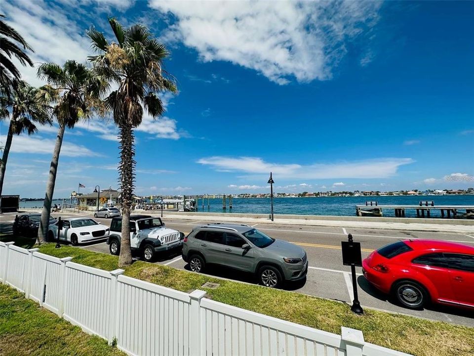 合同活跃: $3,899,900 (1 贝兹, 1 浴室, 644 平方英尺)