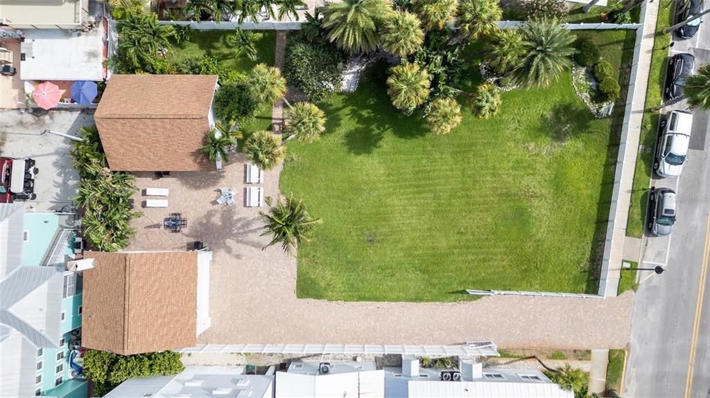 合同活跃: $3,899,900 (0.35 acres)