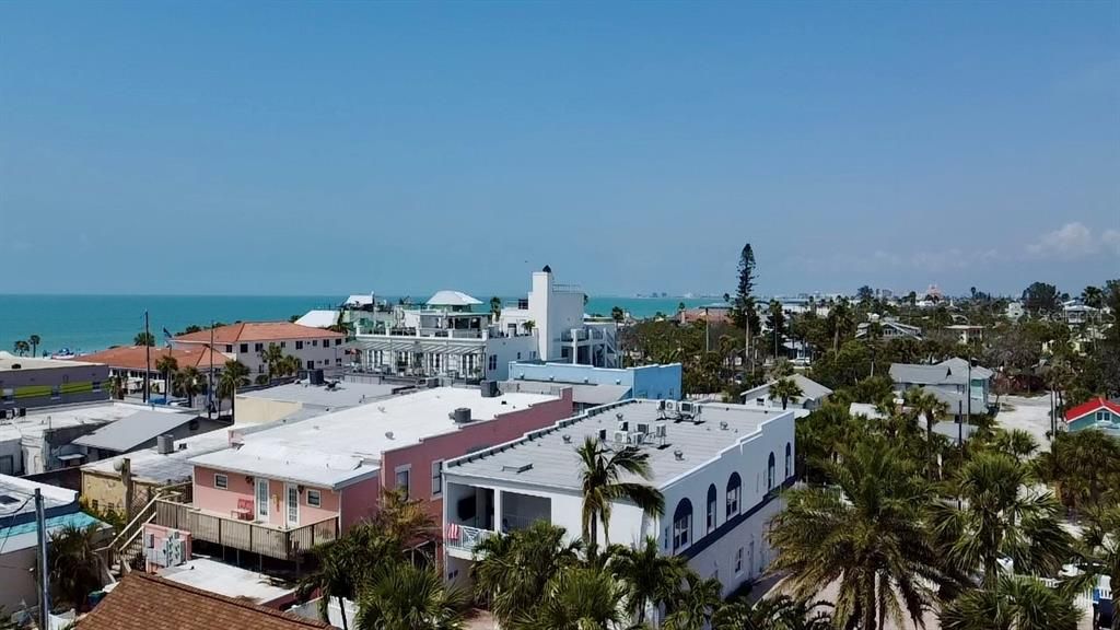 合同活跃: $3,899,900 (0.35 acres)