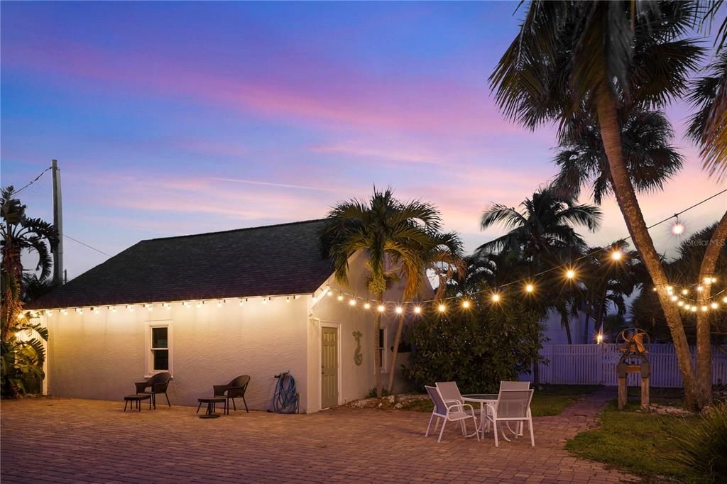 合同活跃: $3,899,900 (0.35 acres)