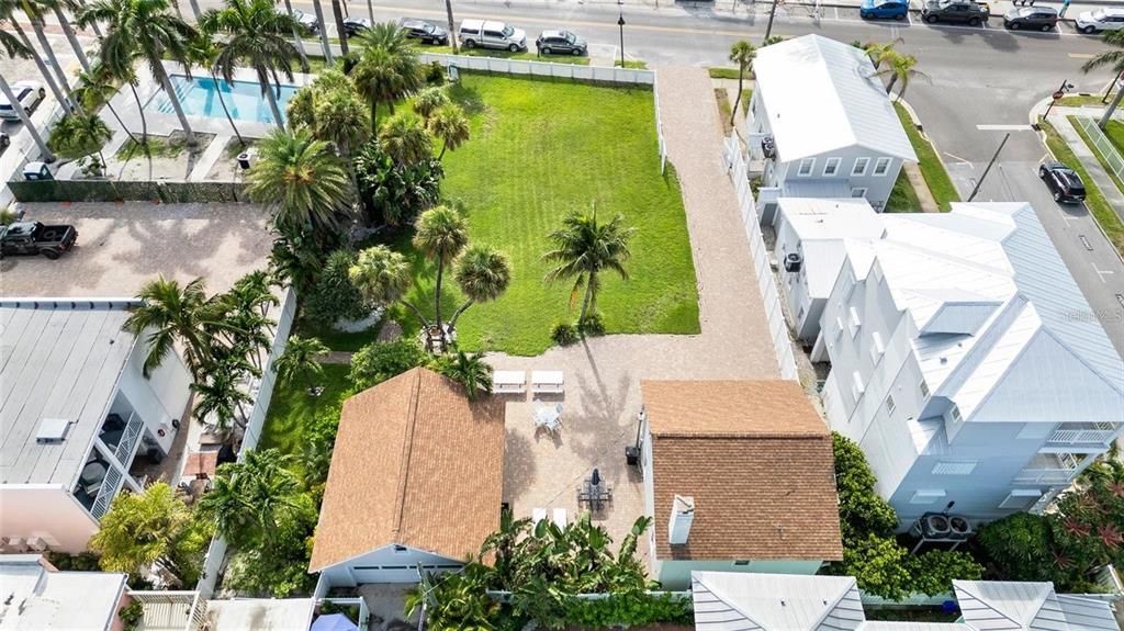 合同活跃: $3,899,900 (0.35 acres)