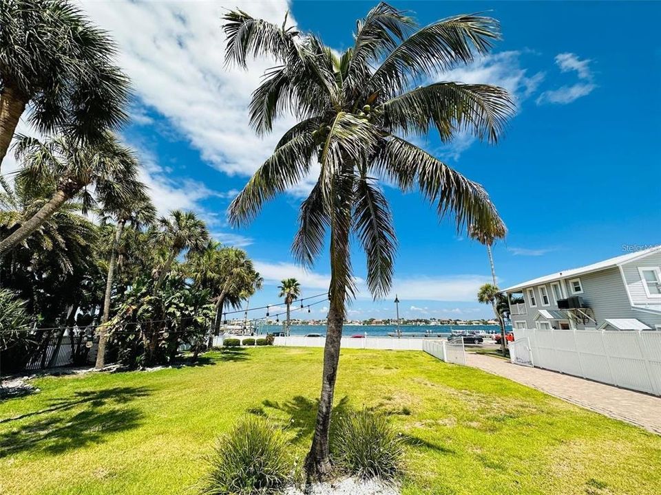 合同活跃: $3,899,900 (0.35 acres)