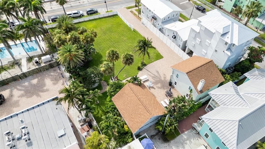 合同活跃: $3,899,900 (0.35 acres)