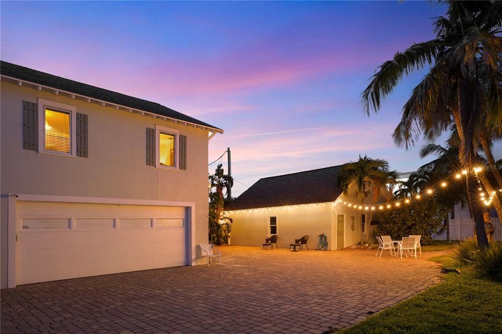 合同活跃: $3,899,900 (0.35 acres)