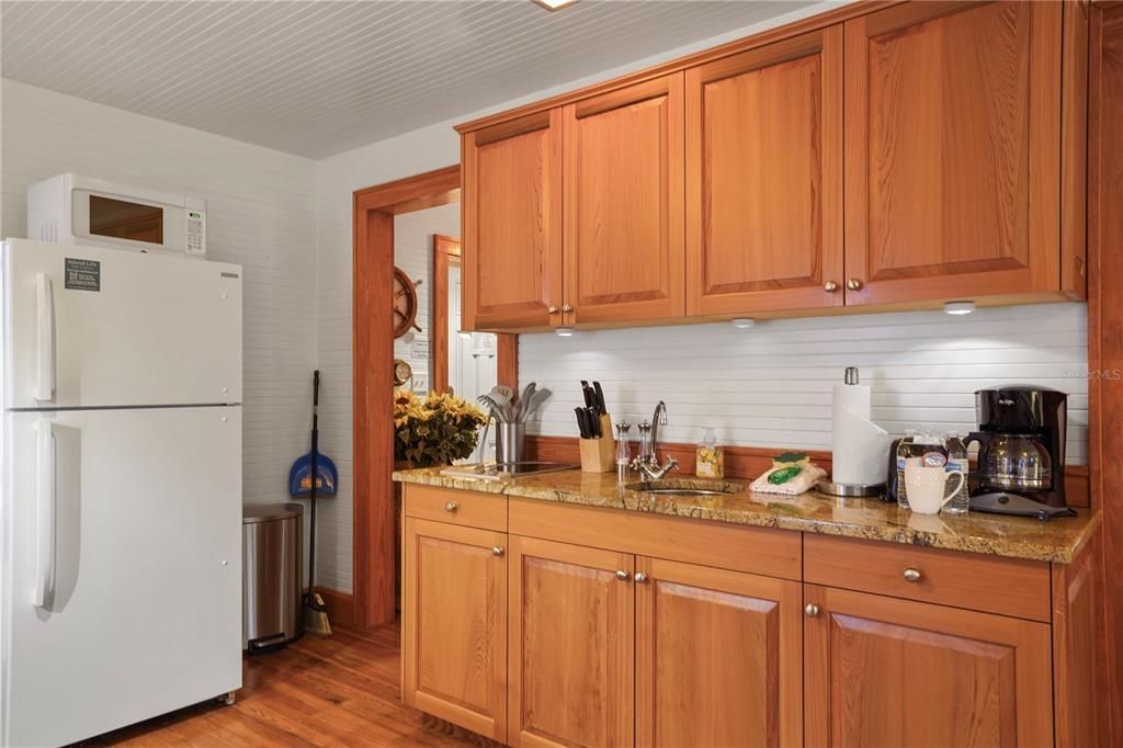 Под контрактом: $3,899,900 (0 спален, 0 ванн, 0 Квадратных фут)