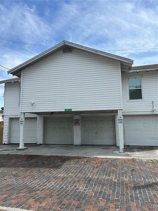 For Sale: $1,300,000 (6 beds, 0 baths, 3589 Square Feet)