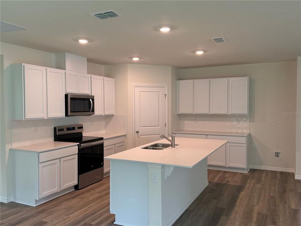 Active With Contract: $381,990 (4 beds, 3 baths, 2336 Square Feet)