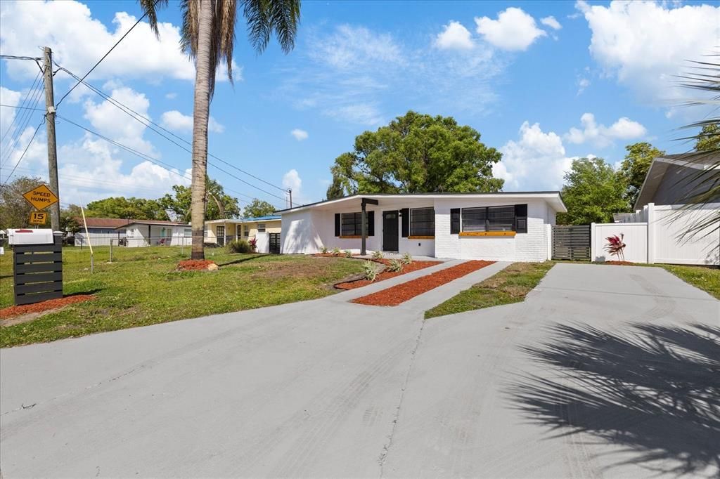 Recently Sold: $329,900 (4 beds, 2 baths, 1104 Square Feet)