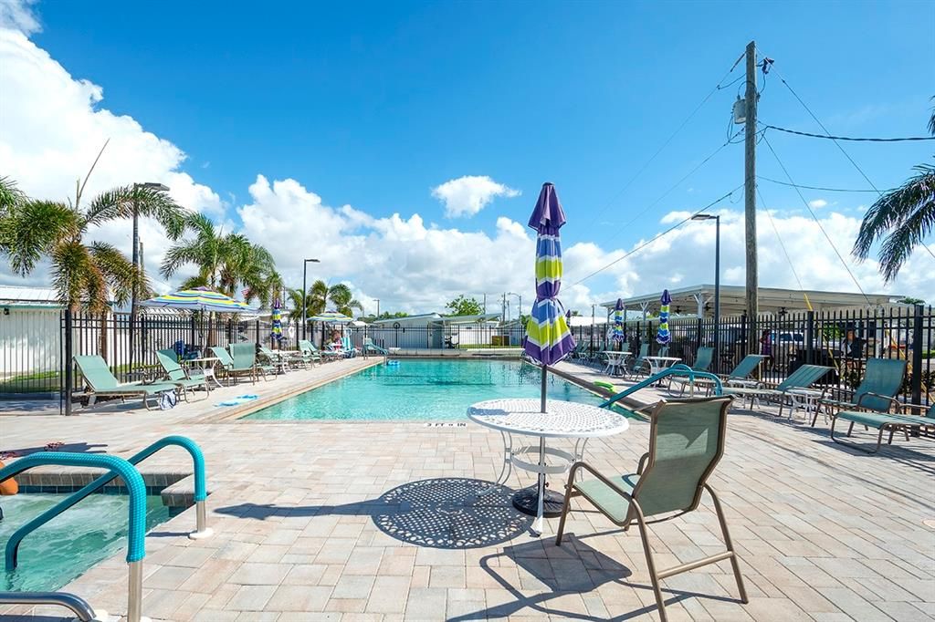 Active With Contract: $128,900 (2 beds, 1 baths, 510 Square Feet)