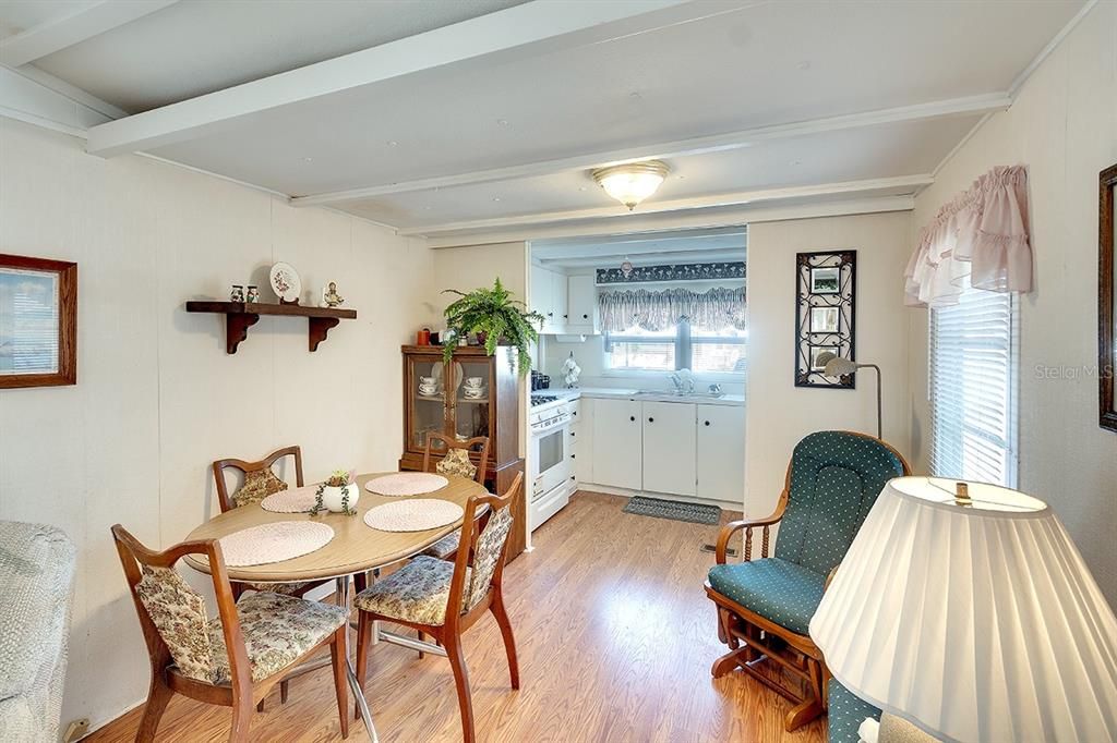 Active With Contract: $128,900 (2 beds, 1 baths, 510 Square Feet)