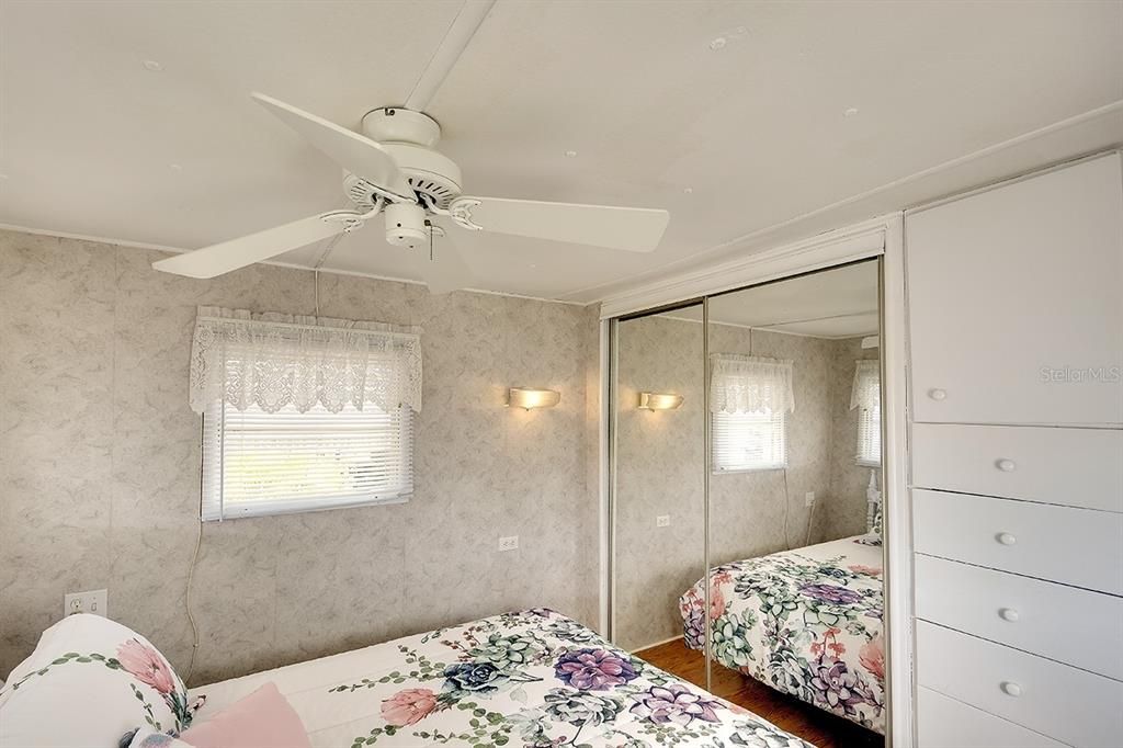 Active With Contract: $128,900 (2 beds, 1 baths, 510 Square Feet)