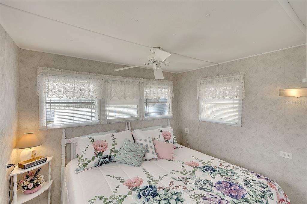 Active With Contract: $128,900 (2 beds, 1 baths, 510 Square Feet)