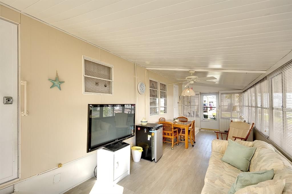 Active With Contract: $128,900 (2 beds, 1 baths, 510 Square Feet)