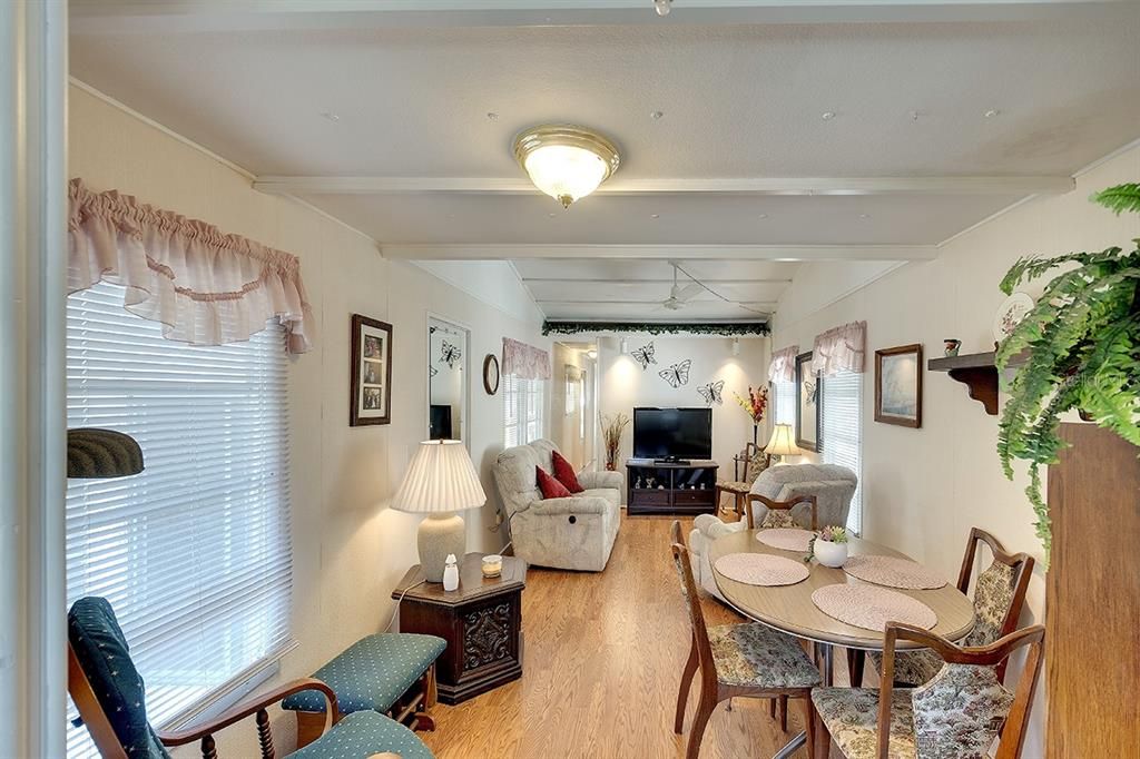 Active With Contract: $128,900 (2 beds, 1 baths, 510 Square Feet)