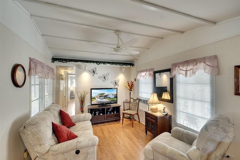 Active With Contract: $128,900 (2 beds, 1 baths, 510 Square Feet)