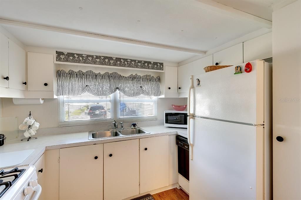 Active With Contract: $128,900 (2 beds, 1 baths, 510 Square Feet)