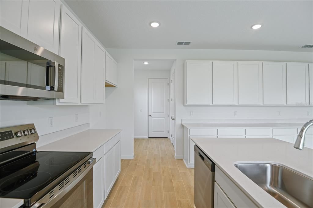 En Venta: $420,950 (5 camas, 3 baños, 3030 Pies cuadrados)