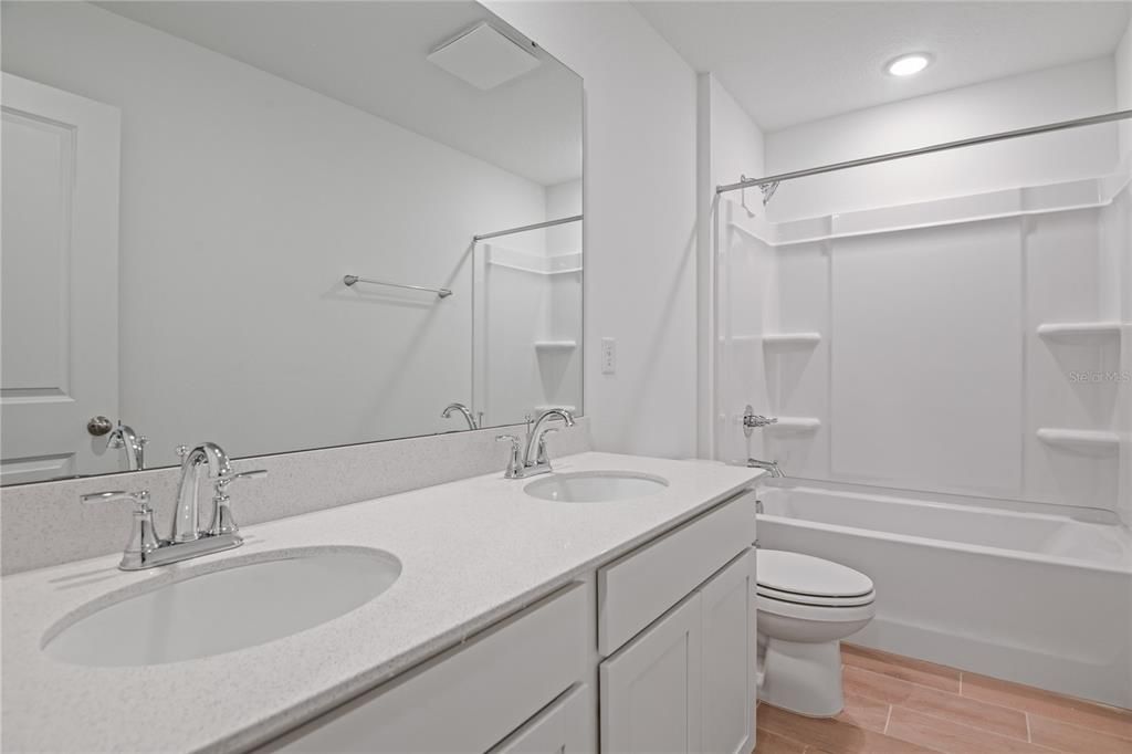 En Venta: $420,950 (5 camas, 3 baños, 3030 Pies cuadrados)