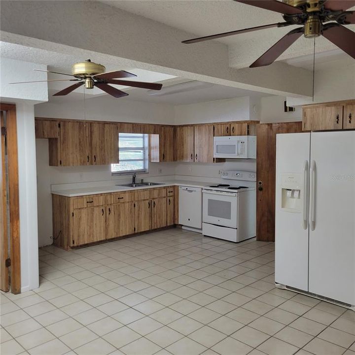 待售: $1,400,000 (7 贝兹, 8 浴室, 5900 平方英尺)