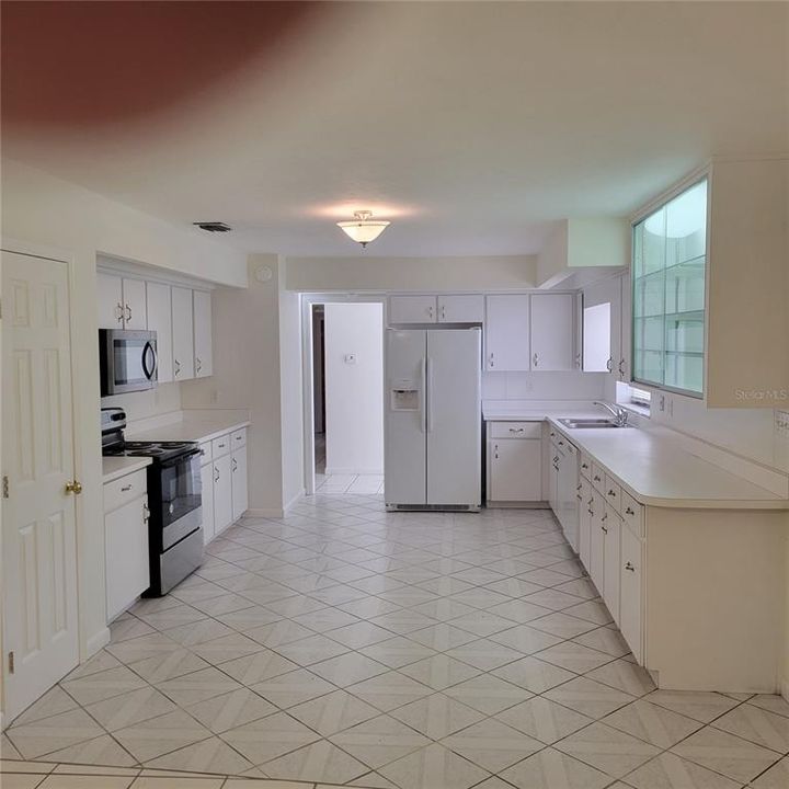 待售: $1,400,000 (7 贝兹, 8 浴室, 5900 平方英尺)