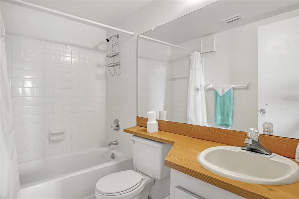 待售: $189,000 (2 贝兹, 2 浴室, 830 平方英尺)