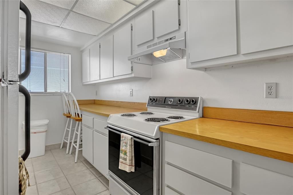 待售: $189,000 (2 贝兹, 2 浴室, 830 平方英尺)