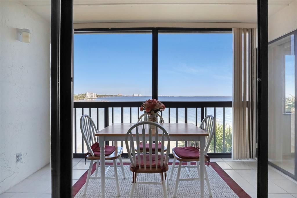 待售: $189,000 (2 贝兹, 2 浴室, 830 平方英尺)