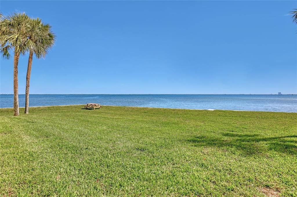 待售: $189,000 (2 贝兹, 2 浴室, 830 平方英尺)