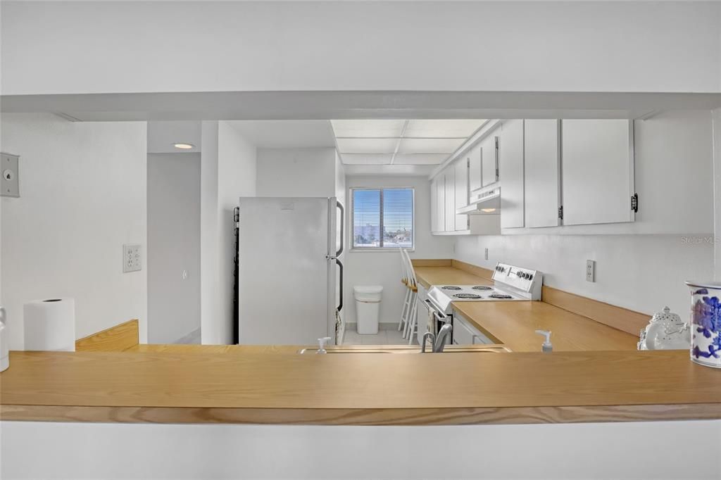 待售: $189,000 (2 贝兹, 2 浴室, 830 平方英尺)