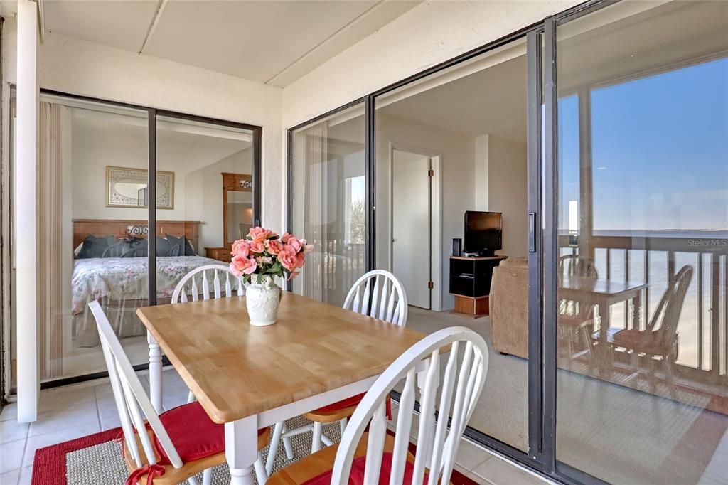 待售: $189,000 (2 贝兹, 2 浴室, 830 平方英尺)