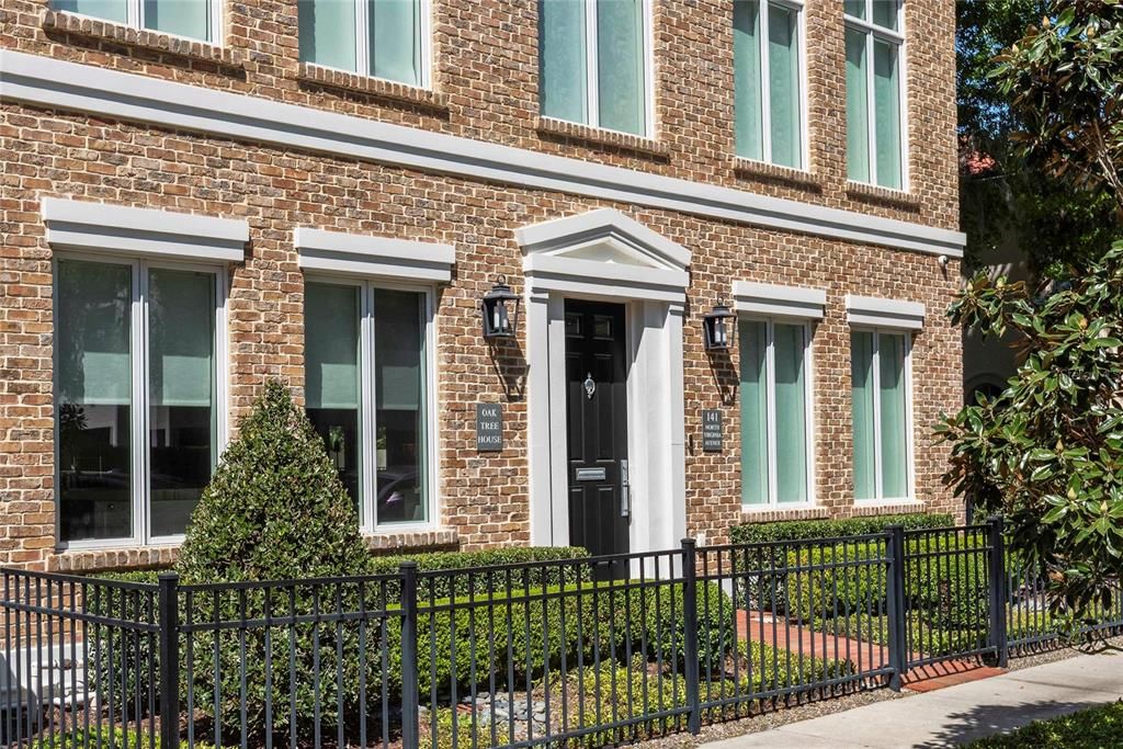 最近售出: $2,700,000 (4 贝兹, 5 浴室, 3792 平方英尺)