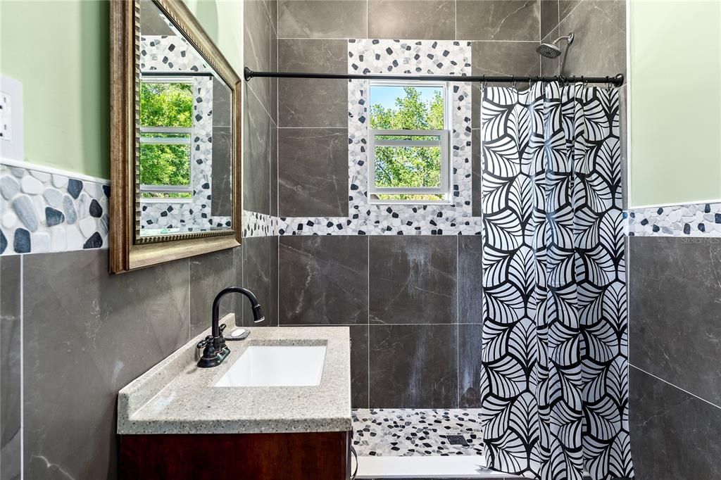 Activo con contrato: $295,000 (3 camas, 2 baños, 1350 Pies cuadrados)