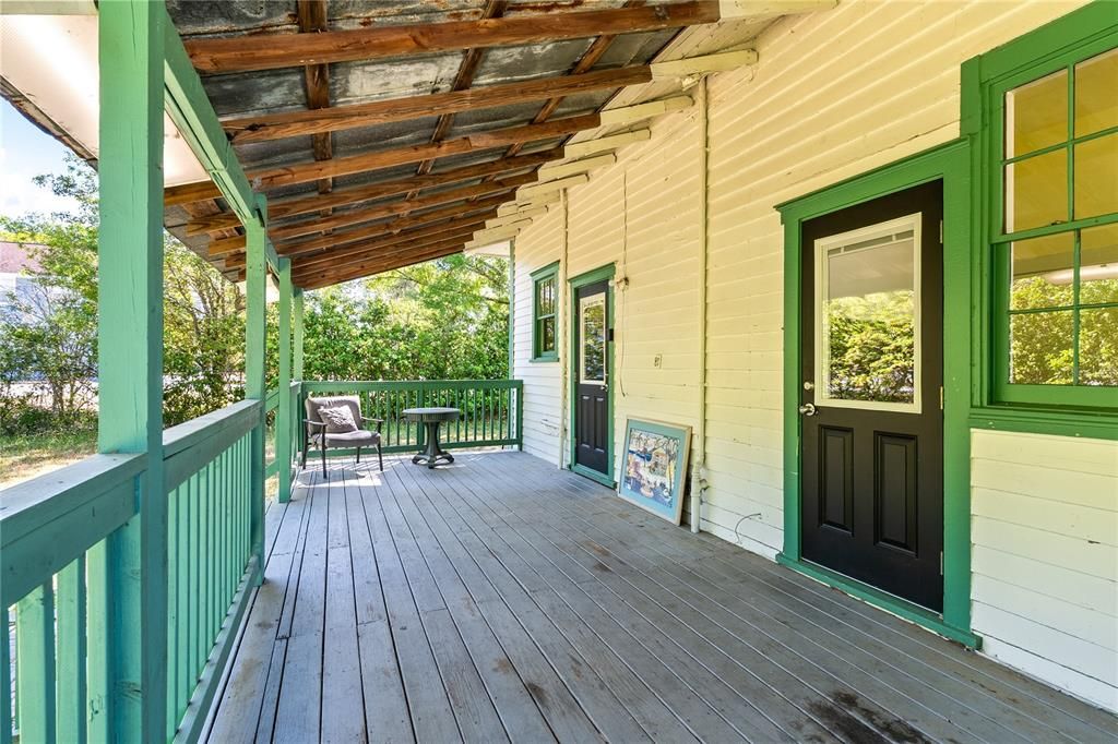 Activo con contrato: $295,000 (3 camas, 2 baños, 1350 Pies cuadrados)