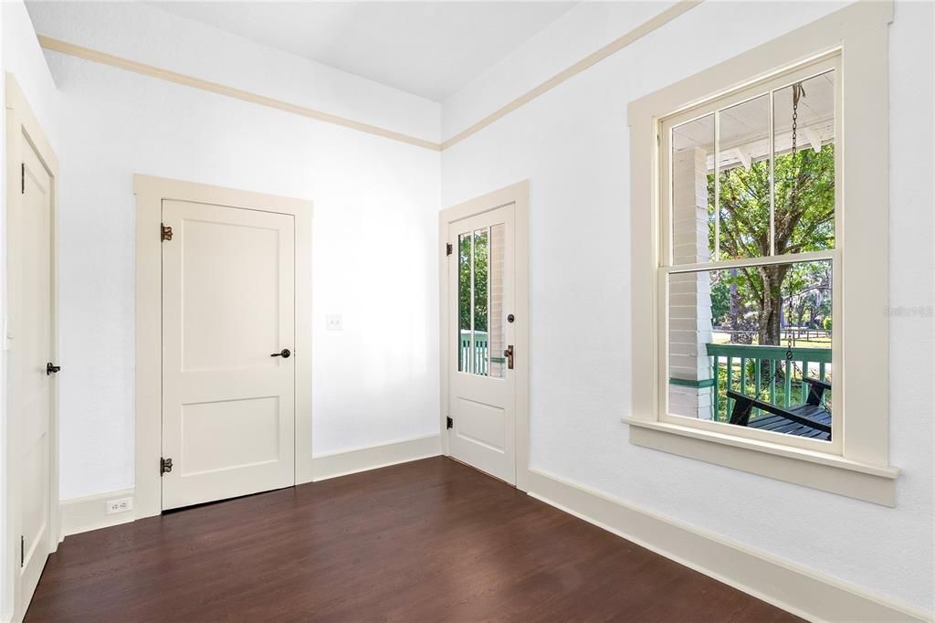 Activo con contrato: $295,000 (3 camas, 2 baños, 1350 Pies cuadrados)