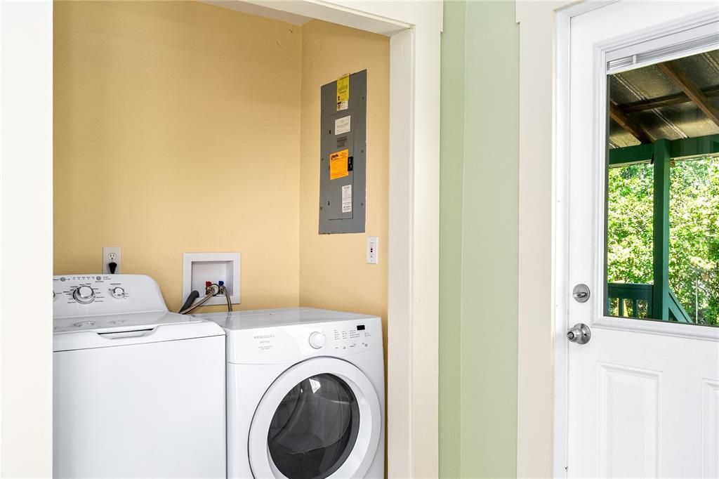 Activo con contrato: $295,000 (3 camas, 2 baños, 1350 Pies cuadrados)