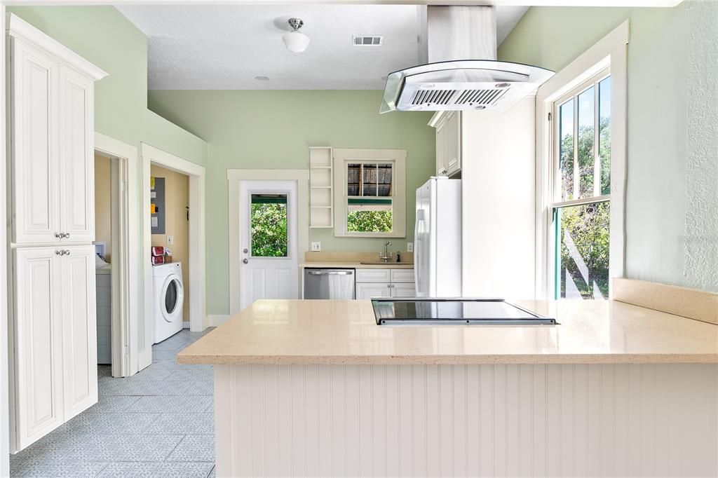 Activo con contrato: $295,000 (3 camas, 2 baños, 1350 Pies cuadrados)