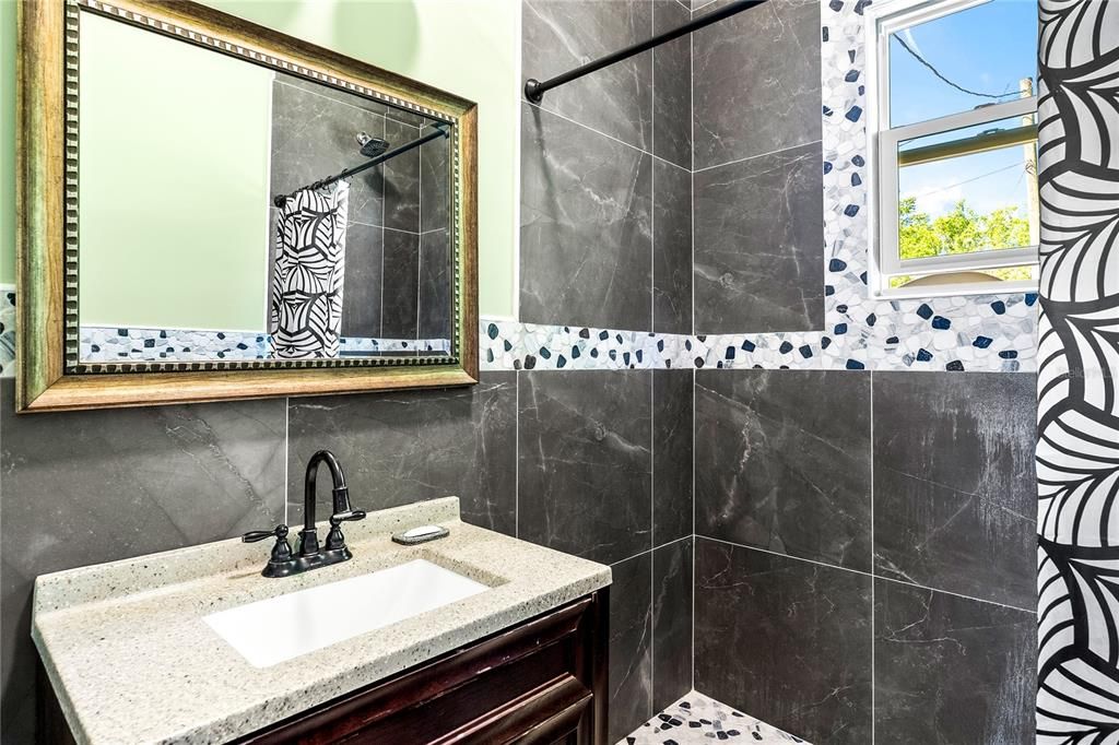 Activo con contrato: $295,000 (3 camas, 2 baños, 1350 Pies cuadrados)