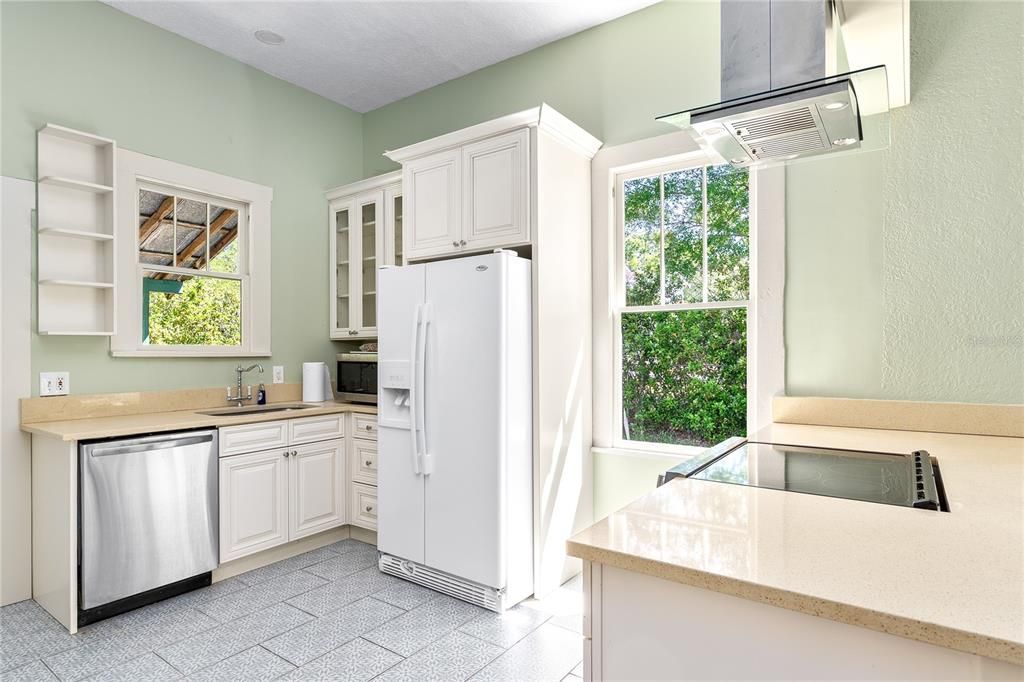 Activo con contrato: $295,000 (3 camas, 2 baños, 1350 Pies cuadrados)