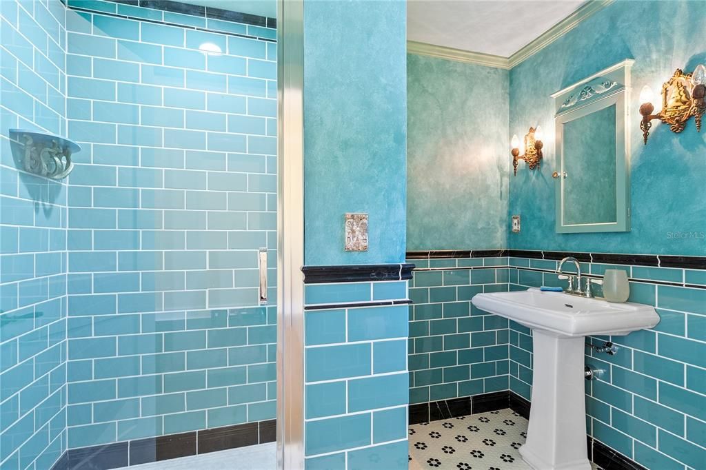 Activo con contrato: $295,000 (3 camas, 2 baños, 1350 Pies cuadrados)