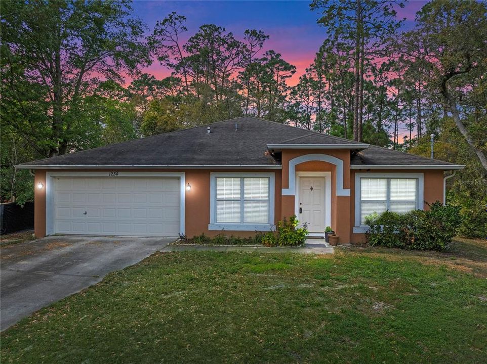 Недавно продано: $339,900 (4 спален, 2 ванн, 2052 Квадратных фут)