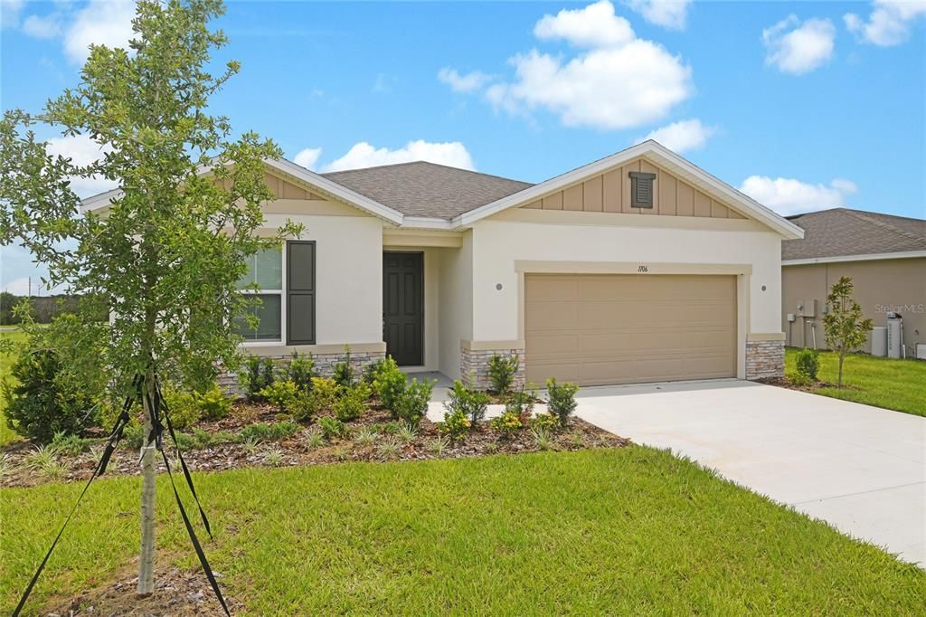 最近售出: $359,999 (4 贝兹, 3 浴室, 2070 平方英尺)