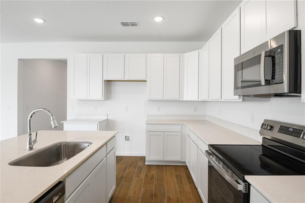 En Venta: $349,950 (4 camas, 3 baños, 2070 Pies cuadrados)