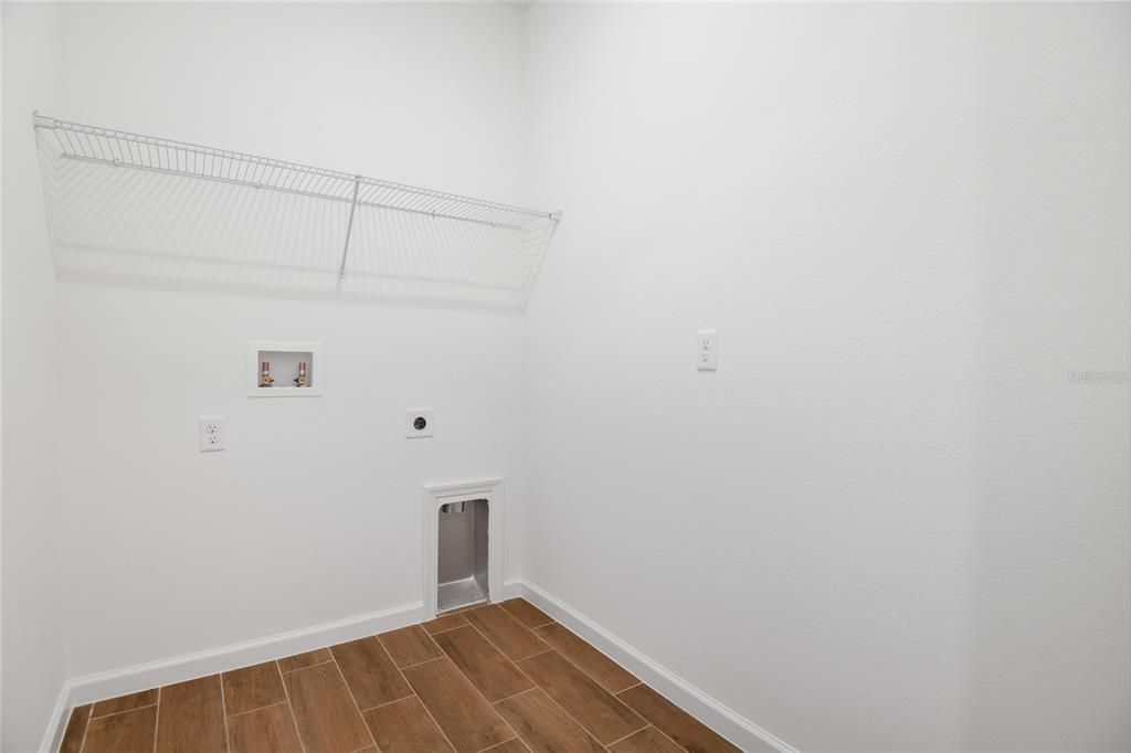 En Venta: $349,950 (4 camas, 3 baños, 2070 Pies cuadrados)