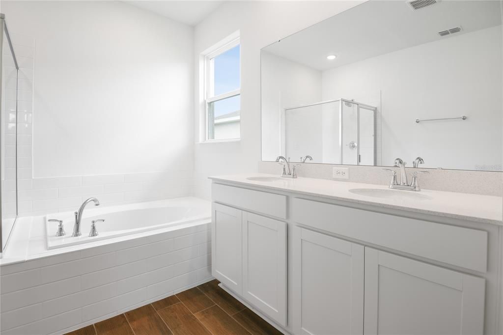 En Venta: $349,950 (4 camas, 3 baños, 2070 Pies cuadrados)