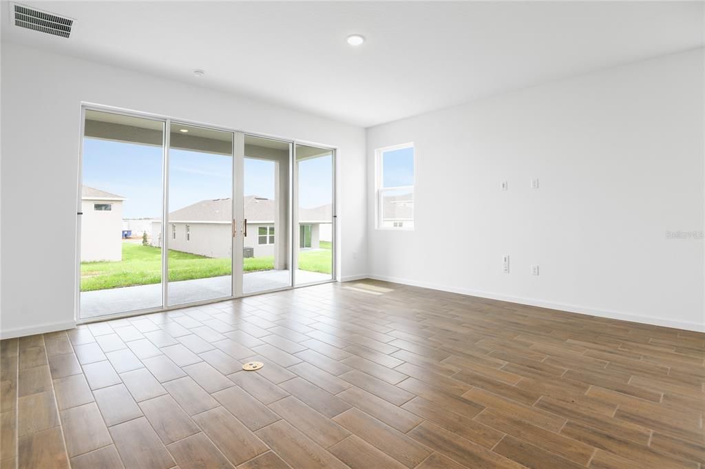 En Venta: $349,950 (4 camas, 3 baños, 2070 Pies cuadrados)