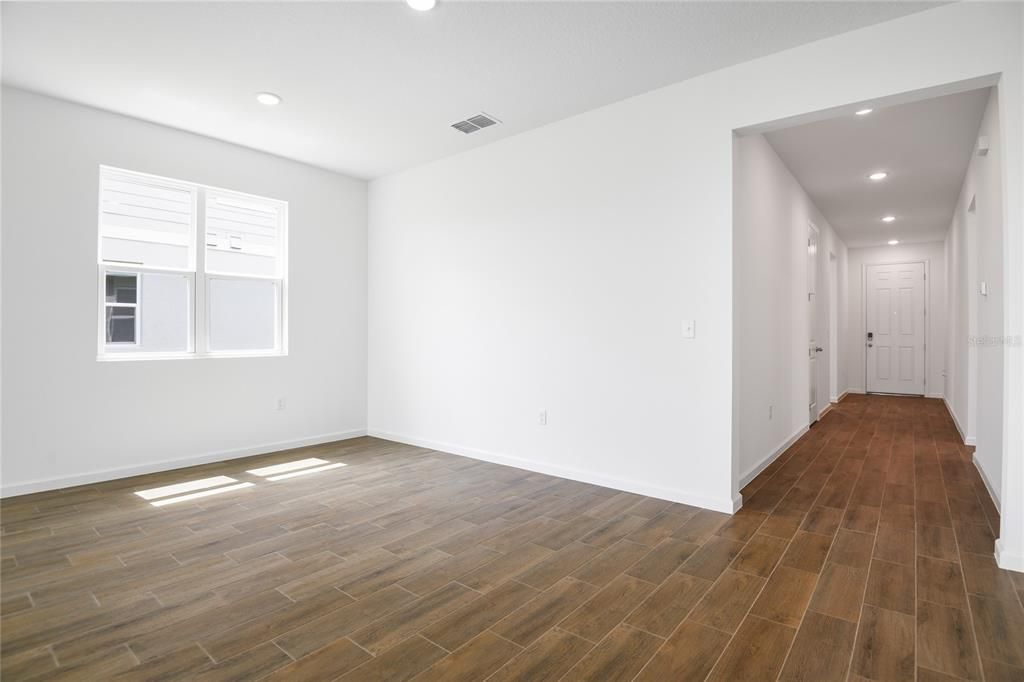 En Venta: $349,950 (4 camas, 3 baños, 2070 Pies cuadrados)