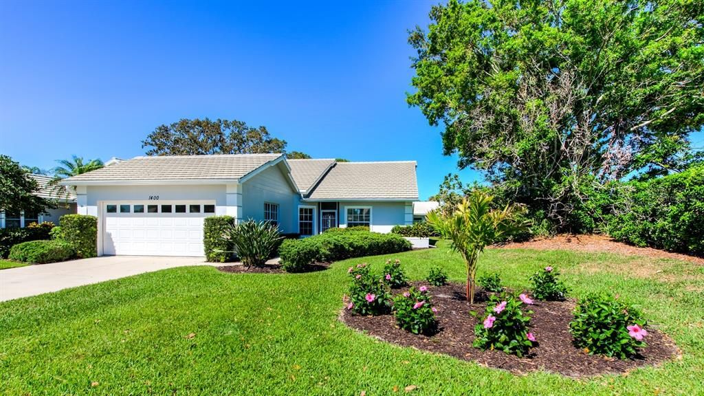 Active With Contract: $359,900 (2 beds, 2 baths, 2265 Square Feet)