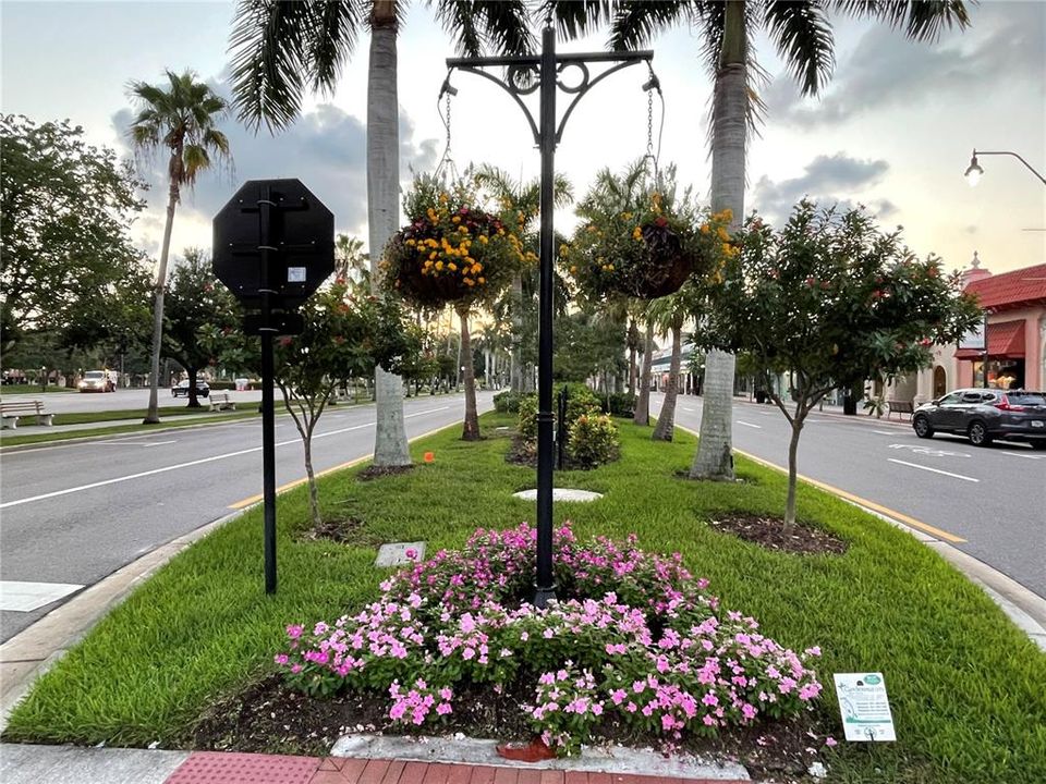 Active With Contract: $359,900 (2 beds, 2 baths, 2265 Square Feet)