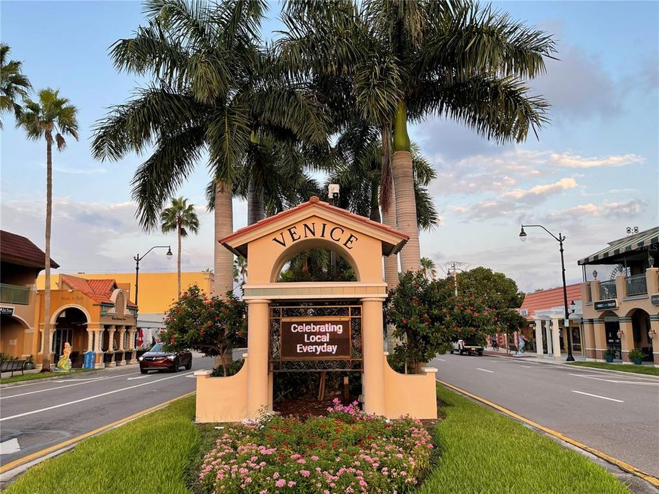 Active With Contract: $359,900 (2 beds, 2 baths, 2265 Square Feet)